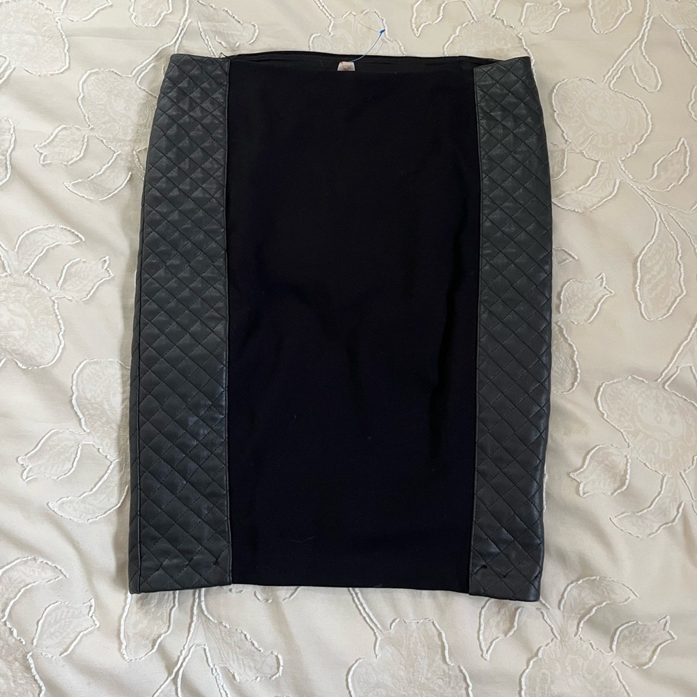 LIKE NEW BAILEY 44 black pencil skirt Size M